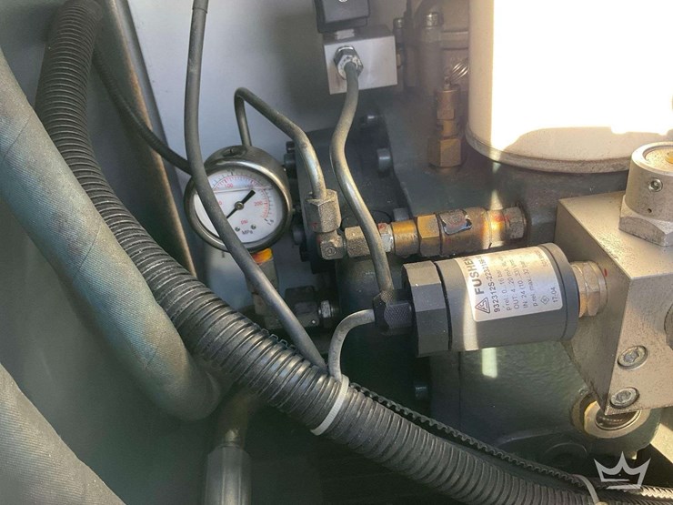 fs-curtis-125psi-air-compressor-image-10