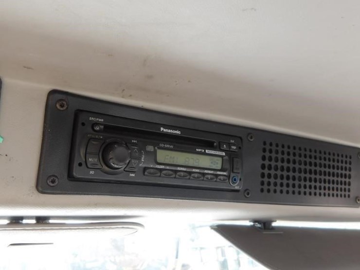 2002-freightliner-fl80-image-24