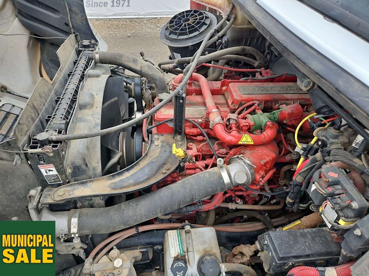 2019-freightliner-m2-106-image-27