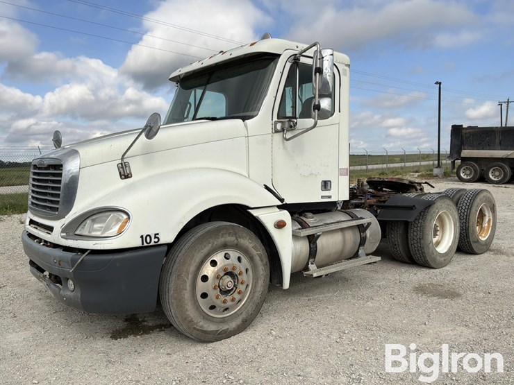 2005-freightliner-columbia-120-image-1