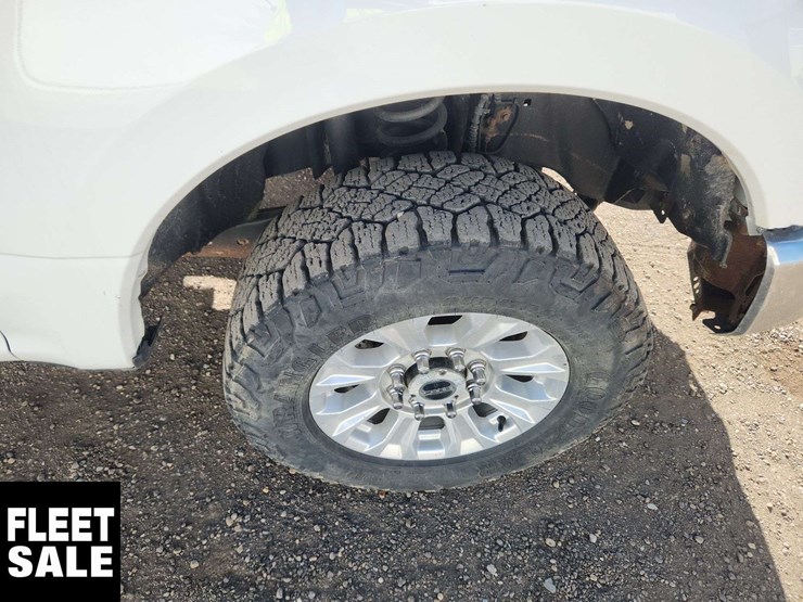 2021-ford-f350-image-12