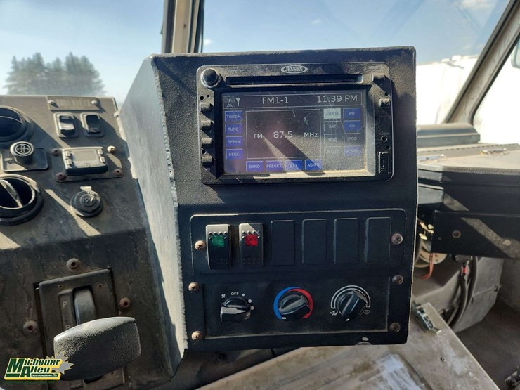2014-freightliner-mt45-image-22