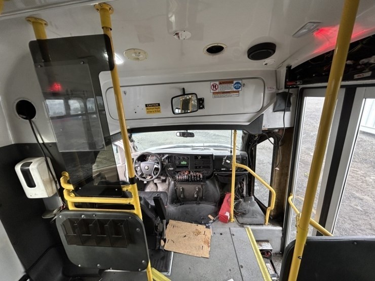 2016-chevrolet-express-paratransit-bus-image-22