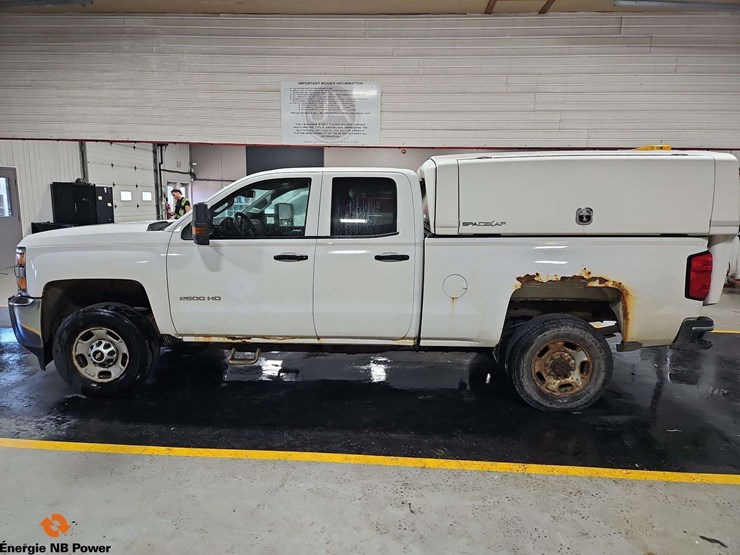 2015-chevrolet-silverado-2500hd-image-2