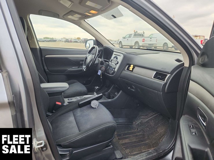 2016-mitsubishi-outlander-image-18