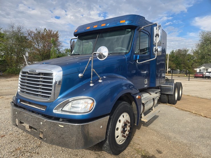 2006-freightliner-columbia-120-image-1