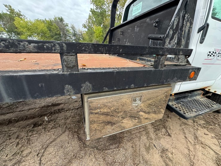 #1935-•-2004-chevrolet-5500-roll-back-truck-image-31