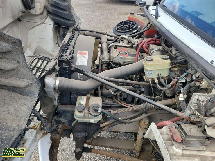 2006-freightliner-m2-106-image-36