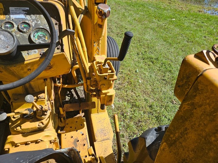 #2532-•-massey-ferguson-80b-loader-tractor-image-20