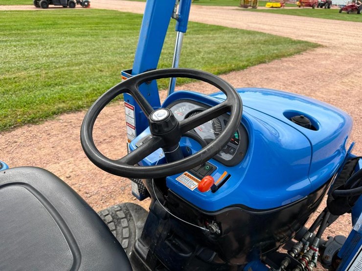 new-holland-tc25d-image-43