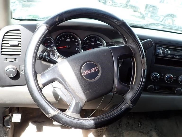 2013-gmc-sierra-2500-image-13