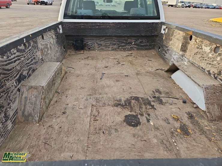 2015-chevrolet-silverado-2500hd-image-15