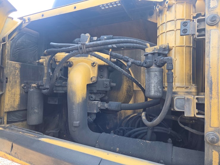 caterpillar-330b-image-37