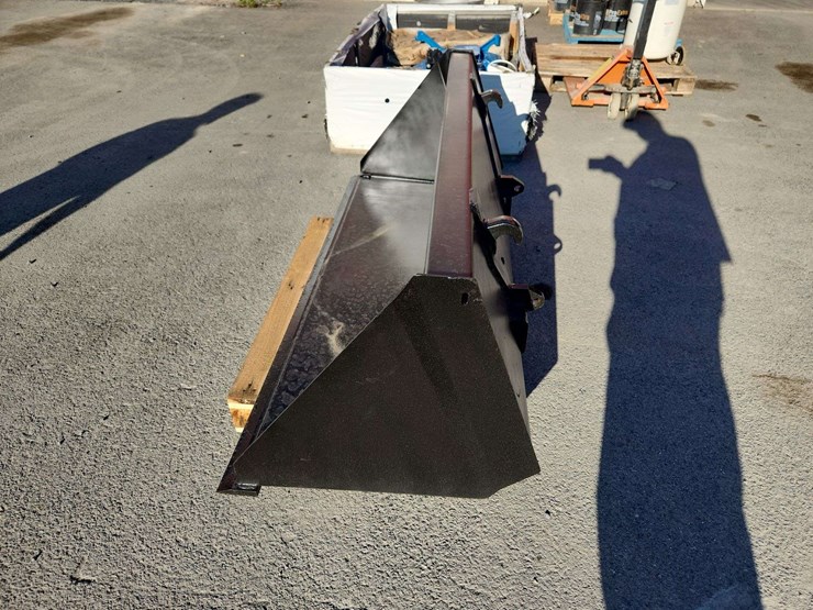 71"-bucket---telehandler-attachment-type-image-2