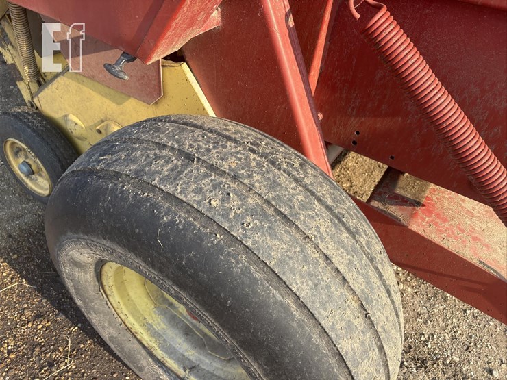 new-holland-660-image-3