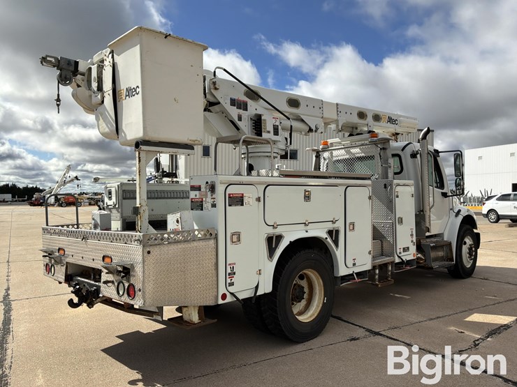 2009-freightliner-m2-106-image-5