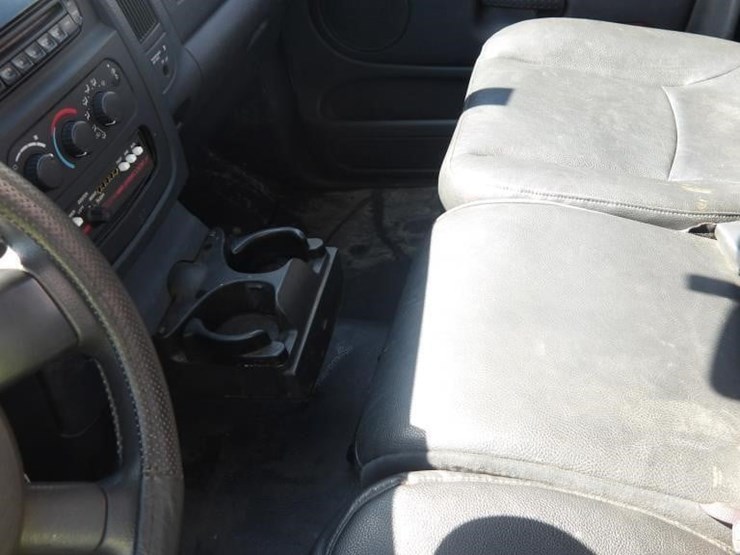 2005-dodge-ram-2500-image-17