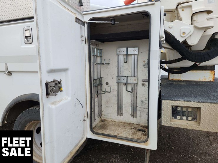 2021-ford-f550-image-32