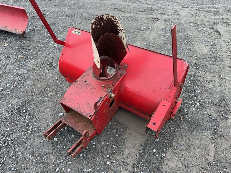 bolens-h-16-lawn-tractor-with-blower-and-snow-blade--no-engine-image-24