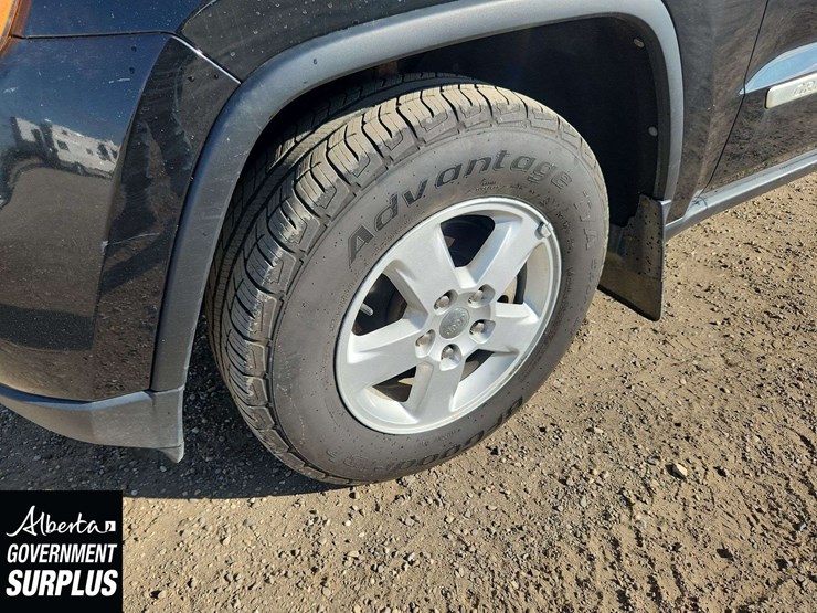 2013-jeep-grand-cherokee-image-10