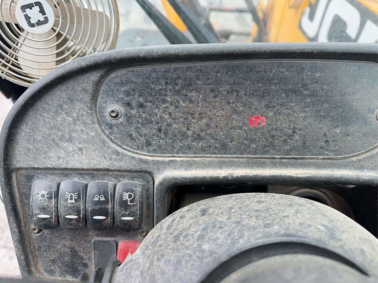jcb-550-170-image-20