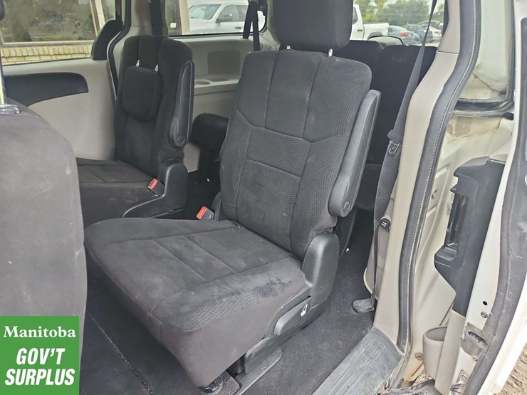 2012-dodge-grand-caravan-sxt-image-23