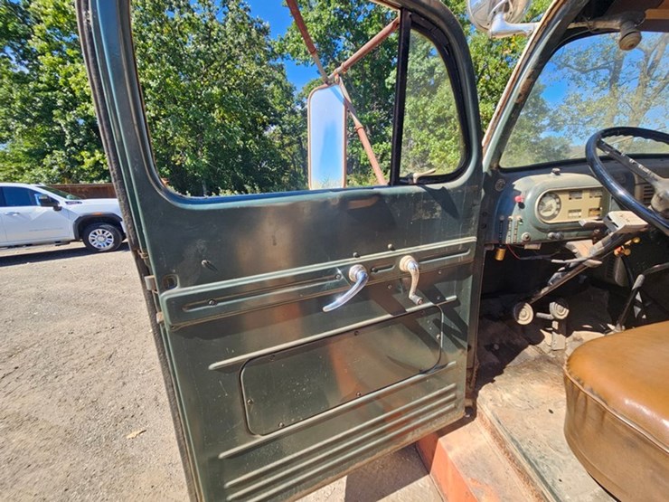#2535-•-1949-ford-f-7-fire-truck-image-38