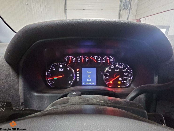 2015-chevrolet-silverado-2500hd-image-15