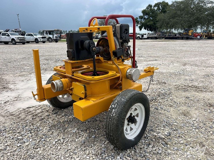 2004-towable-double-diaphragm-pump-image-2