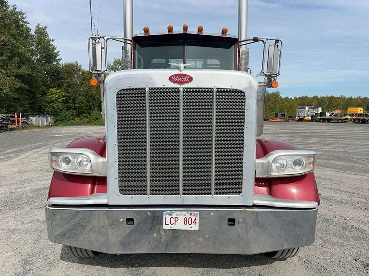 2022-peterbilt-389-image-2