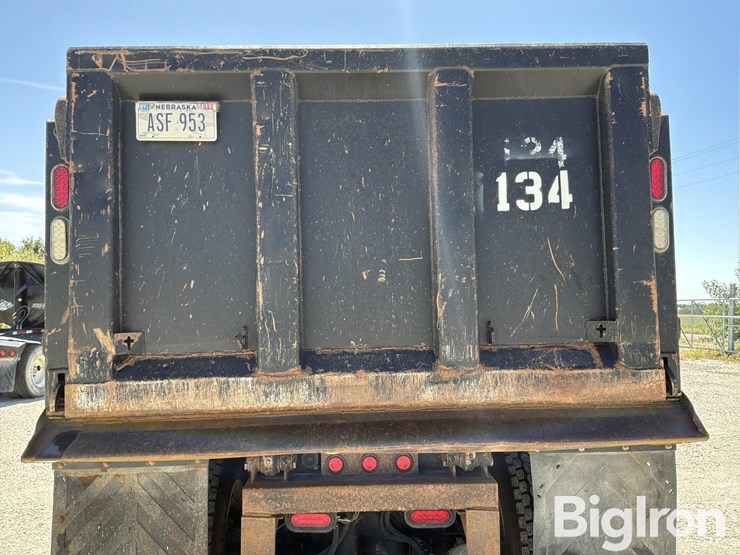 2007-peterbilt-335-image-18