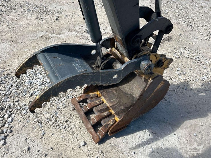 2015-deere-26g-image-12