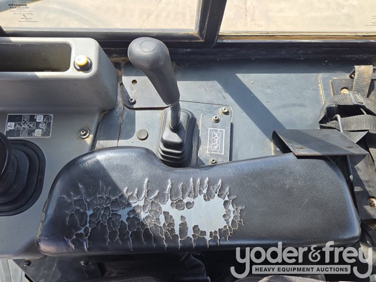2018-komatsu-d61ex-24-image-60