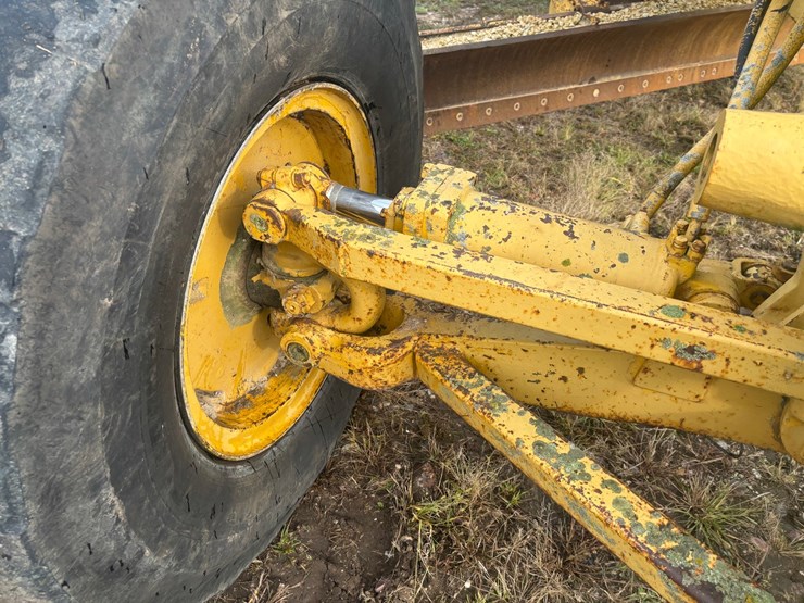 caterpillar-12-image-20