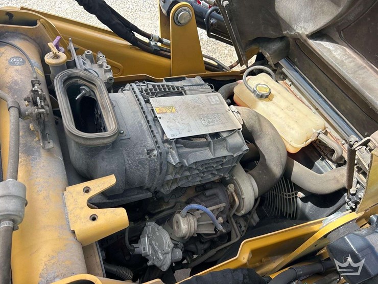 2017-caterpillar-420f2-it-image-9