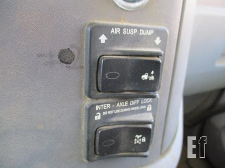 2016-peterbilt-579-image-12