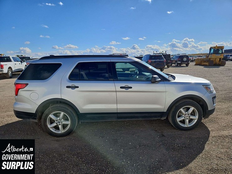 2018-ford-explorer-image-7