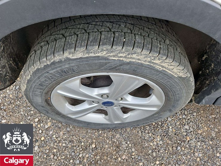 2016-ford-escape-se-image-11