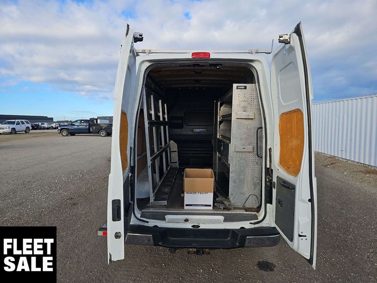 2019-nissan-nv3500hd-image-21