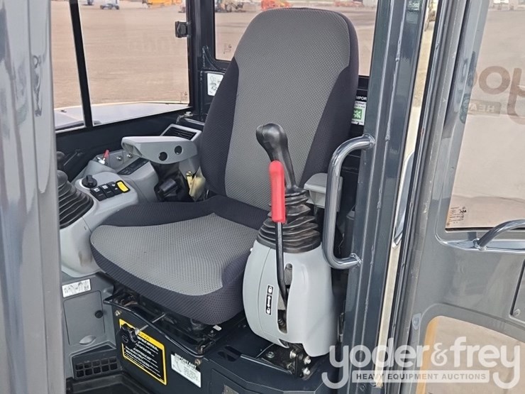 2020-deere-60g-image-49