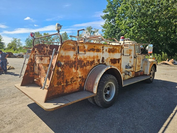 #2535-•-1949-ford-f-7-fire-truck-image-5
