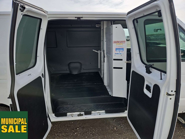 2014-ford-cargo-image-17