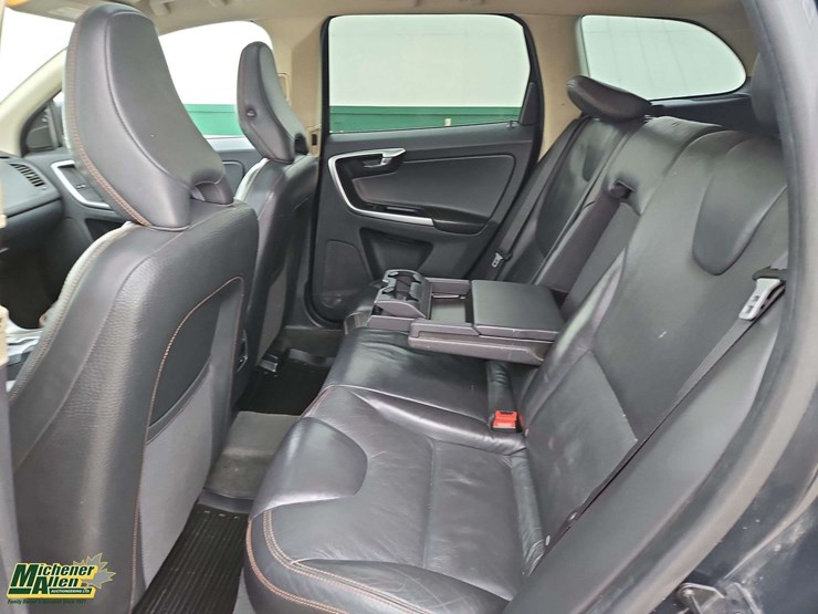 2010-volvo-xc60-image-14