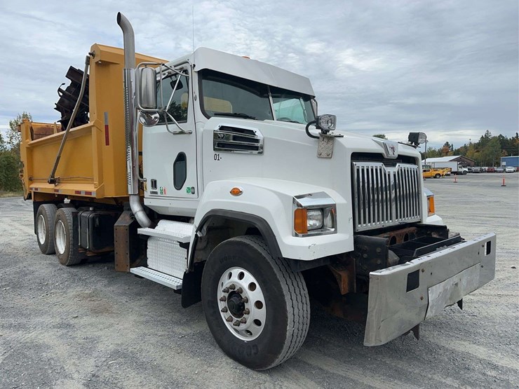 2016-western-star-4700sf-image-3