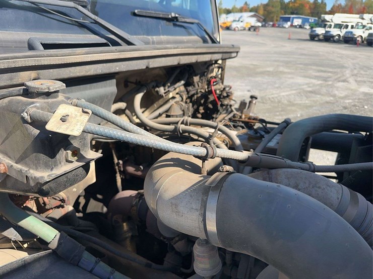 2000-freightliner-fl80-image-20