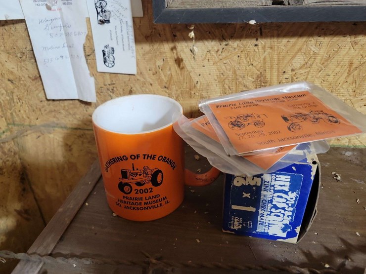 allis-chalmers-collectibles,-equipment-manuals,-and-shop-lot-image-4