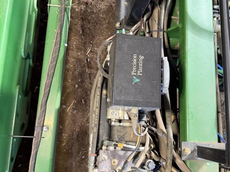2013-john-deere-db60-image-57