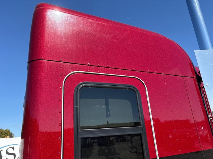 2023-kenworth-w900l-image-22