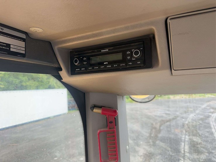 2017-volvo-ecr88d-image-28