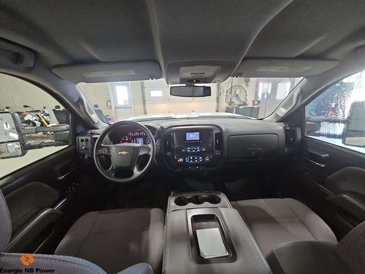 2015-chevrolet-silverado-2500hd-image-16